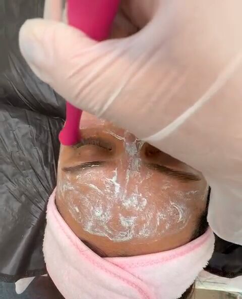 Ansiktsbehandling med mask