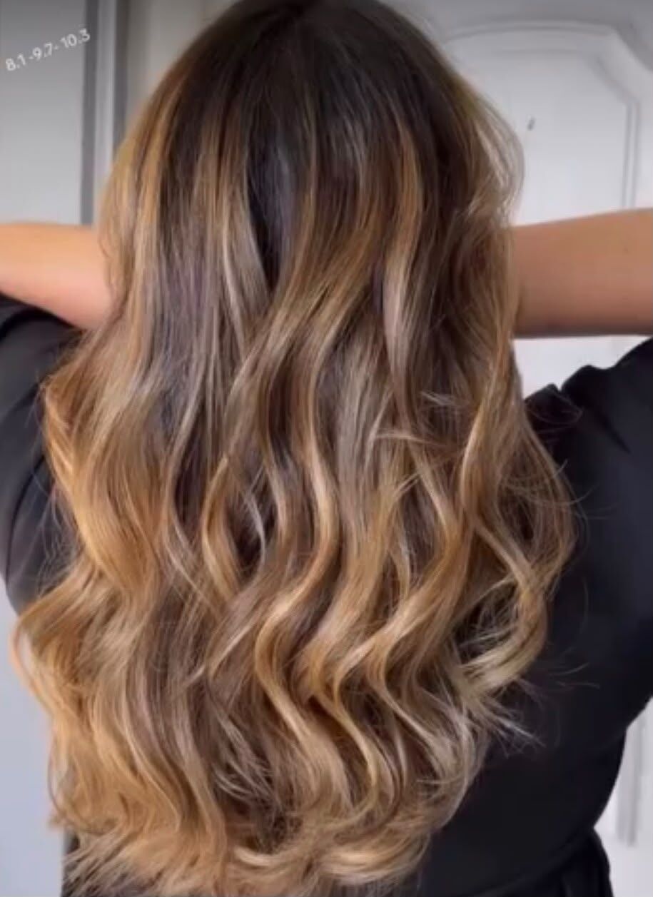 Balayage på långt hår, mjuk ljusning mot topparna